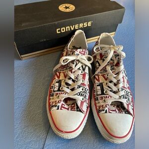 Converse low tops Women’s 10 Men’s 8